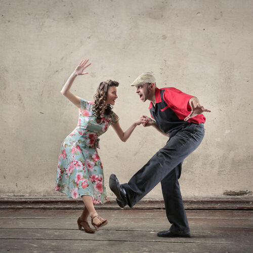 Bild zeigt Tanzpaar beim Swing tanzen.